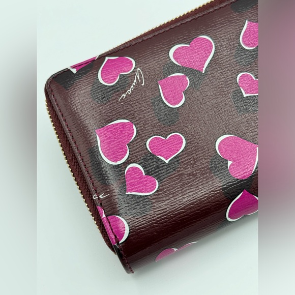 GUCCI LIMITED EDITION Betty Interlocking G Heartbeat Print Zip Around Wallet - Picture 6 of 14